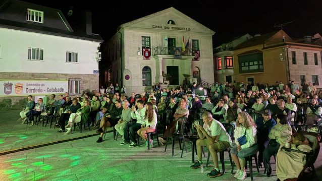 Actuación de Queiman Folk Rock en la Praza do Concello de Cerdedo Actuación de Queiman Folk Rock en la Praza do Concello de Cerdedo