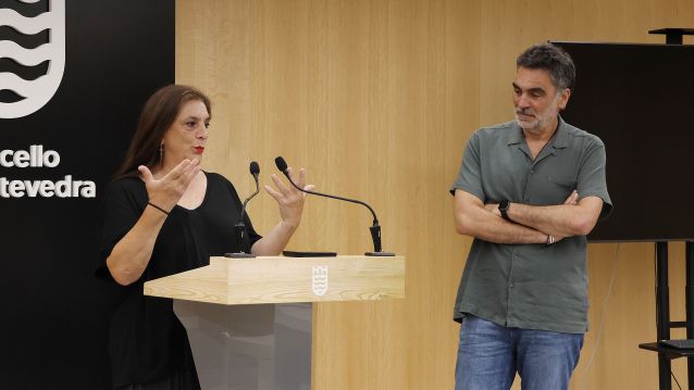 Felisa Segade y Demetrio Gómez presentan Con voz de muller Felisa Segade y Demetrio Gómez presentan Con voz de muller