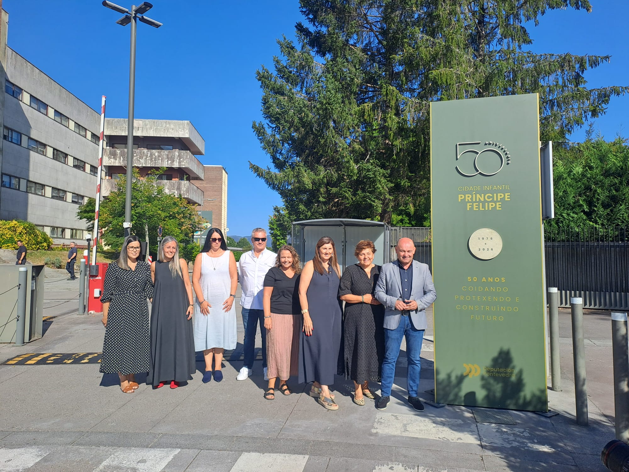 Inauguración del tótem por el 50 aniversario del Príncipe Felipe