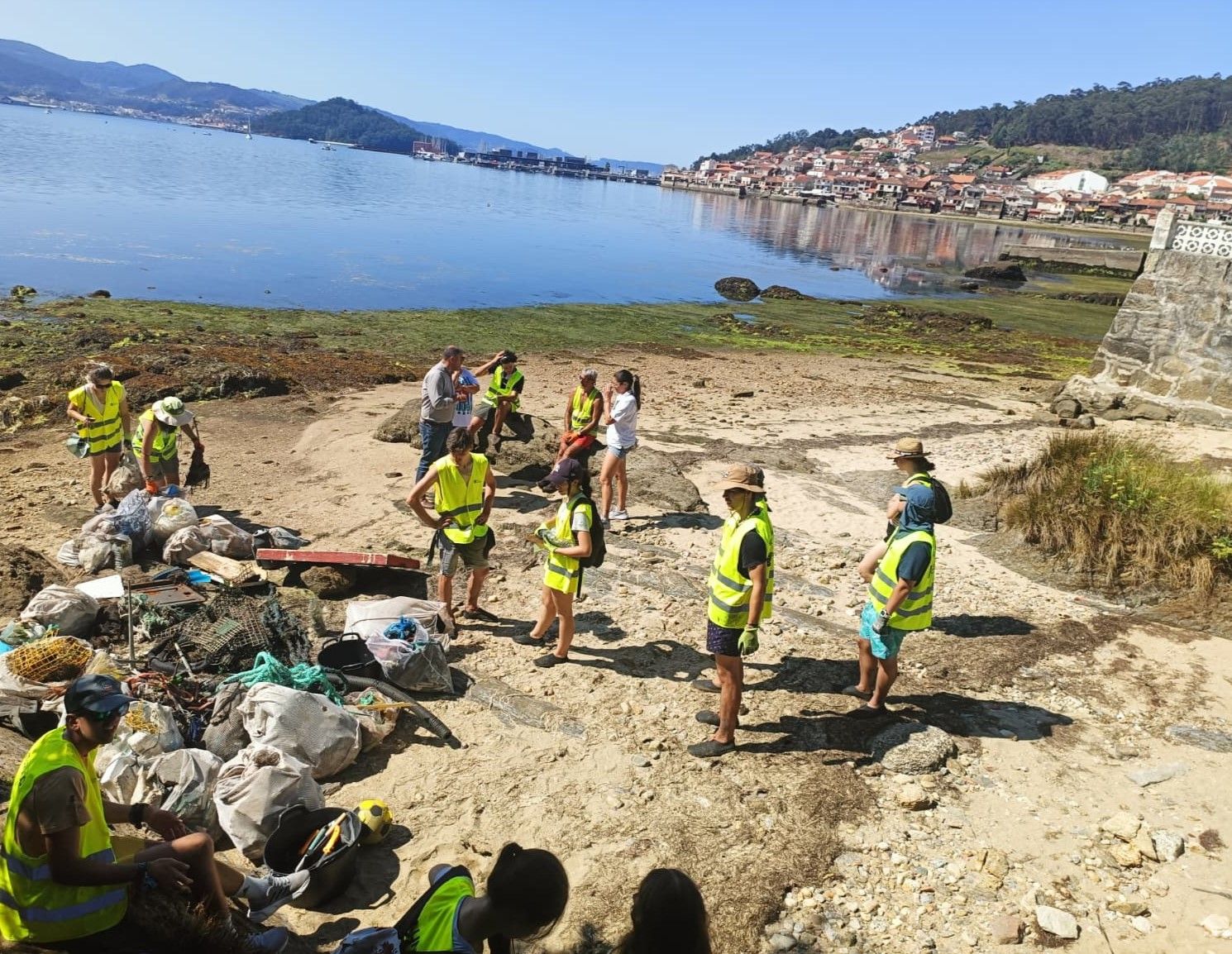Voluntarios del Costa Azul en su primera jornada