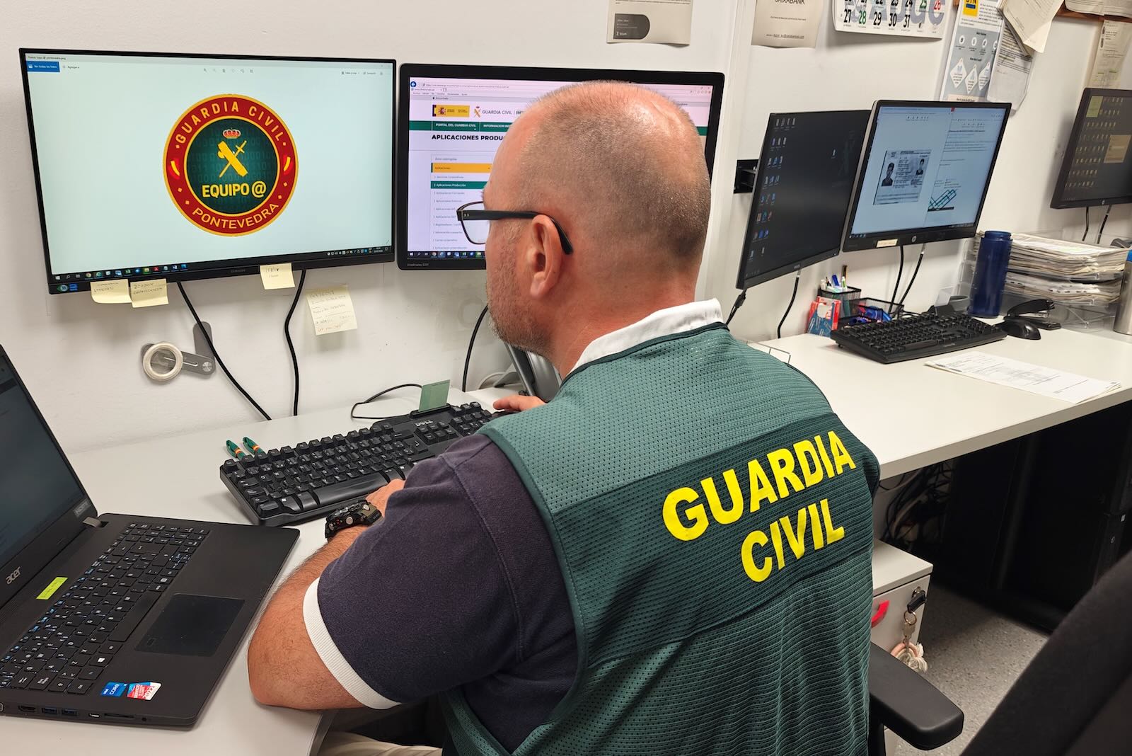Agente del equipo de delitos telemáticos de la Guardia Civil