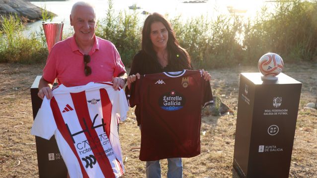 Lupe Murillo en el sorteo del calendario de Tercera Federación celebrado en A Illa de Arousa
