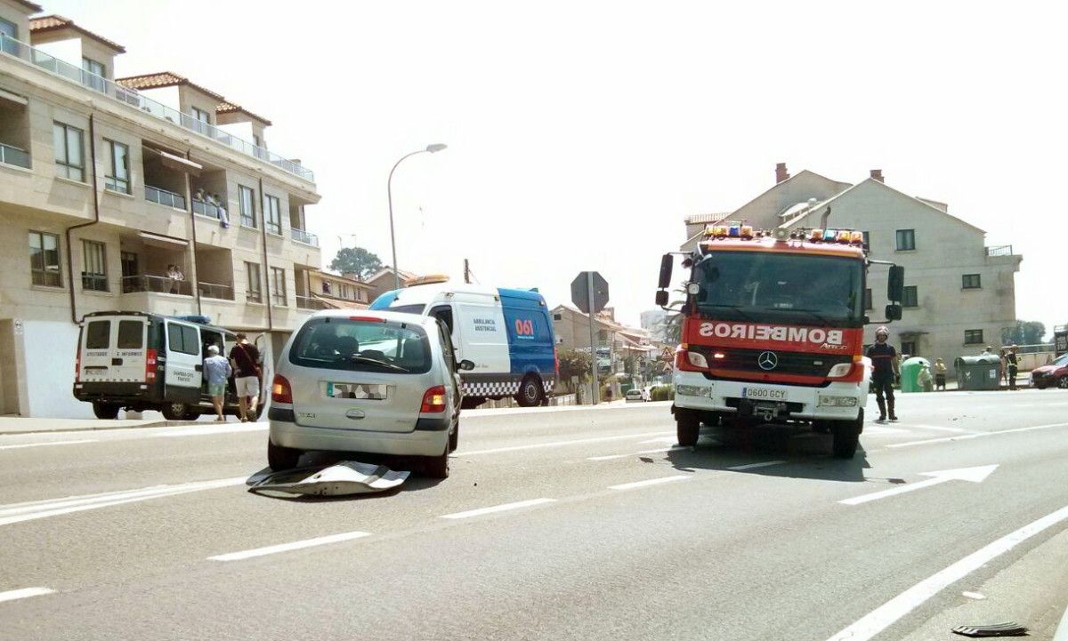 Accidente de tráfico na curva de Areas