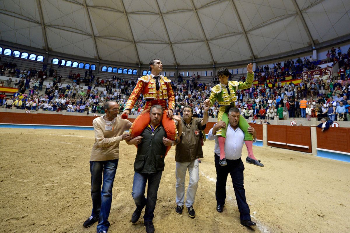 "El Fandi" y Miguel Abellán salen a hombros