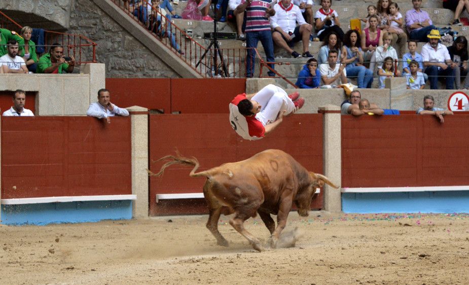 Concurso de recortadores en la plaza de toros
