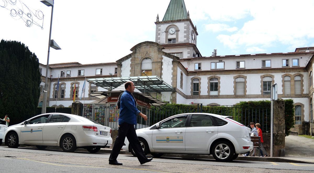 Rúa Loureiro Crespo diante do Hospital Provincial
