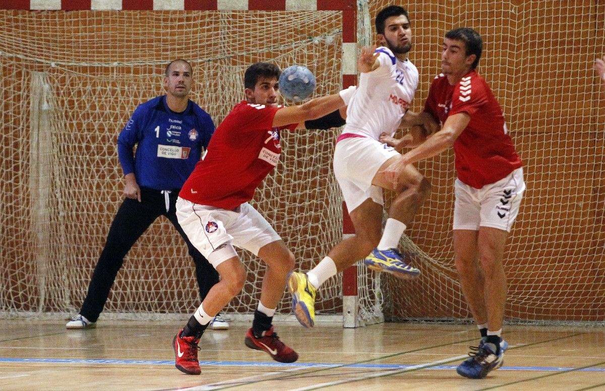 Partido amistoso entre Cisne y Academia Octavio en el CGTD