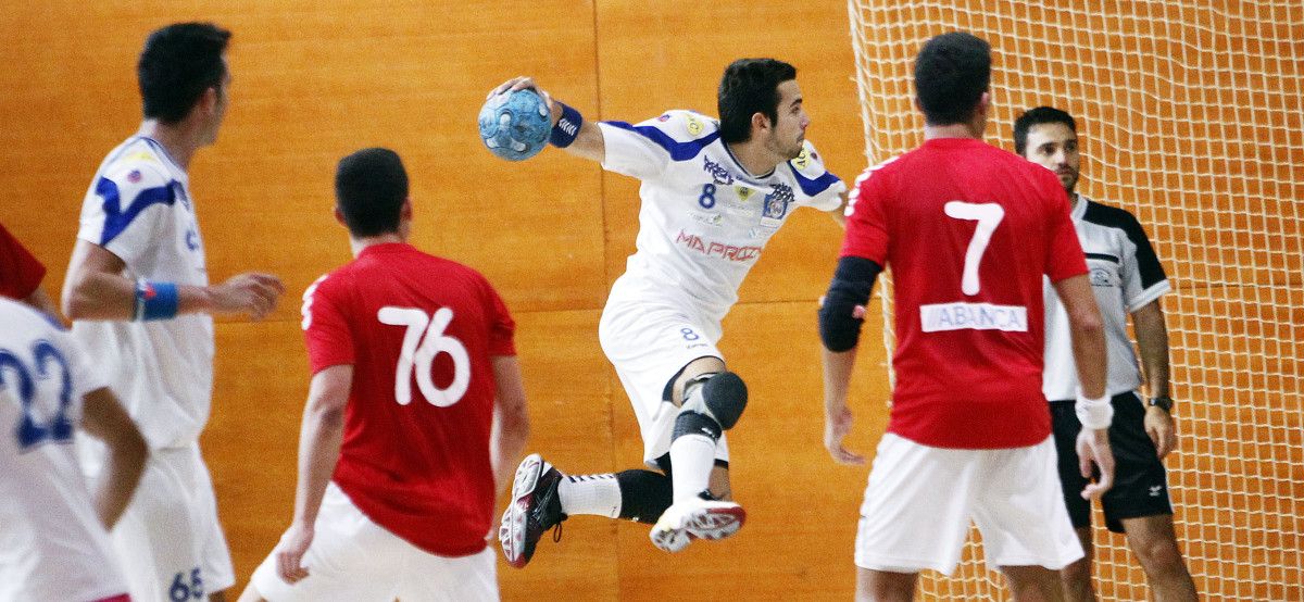 Partido amistoso entre Cisne y Academia Octavio en el CGTD
