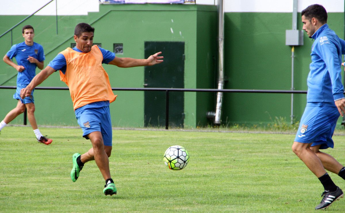 Borjas Martín durante un entrenamiento del Pontevedra en Poio Borjas Martín durante un entrenamiento del Pontevedra en Poio