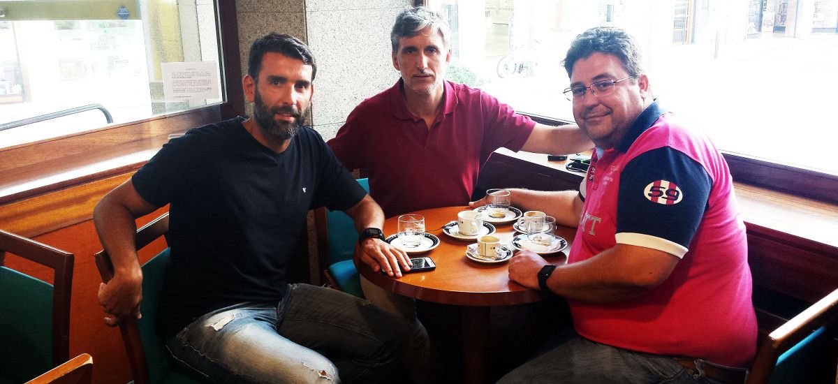Miguel Alonso, Pablo Alfaro (en el centro) y el doctor Alberto Domínguez