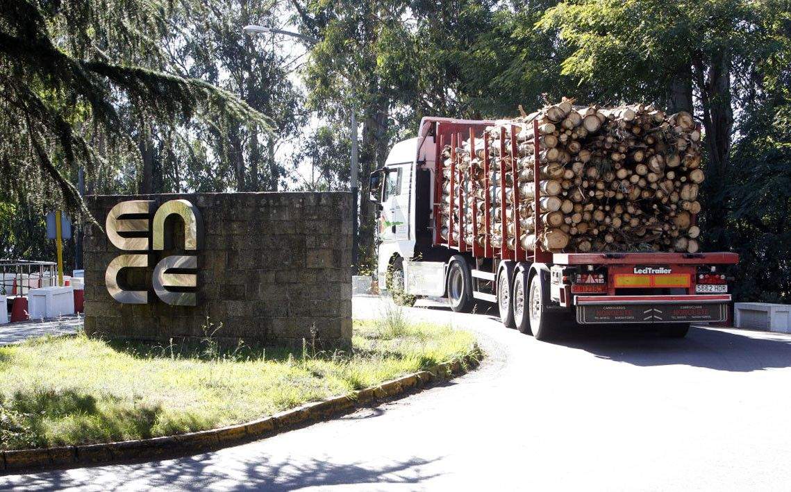 Camión de madeira entra a Ence / ARQUIVO