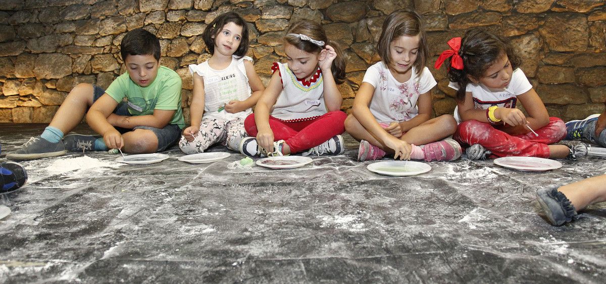 Taller infantil de la Feira Franca 'A alquimia na vida cotiá' Taller infantil de la Feira Franca 'A alquimia na vida cotiá'