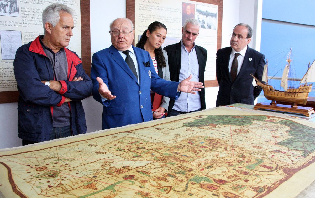 Entrega de la réplica de la carta de Juan de la Cosa al Museo Colón