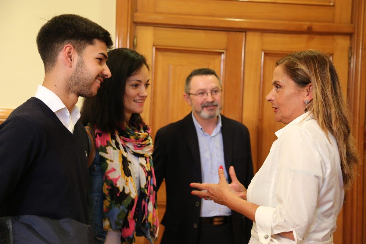 Adrián Esperón y Patricia Martínez junto a la presidenta provincial, Carmela Silva