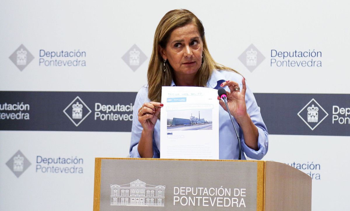 Carmela Silva amosa unha nova da web do PP de Pontevedra apoiando o traslado de Ence