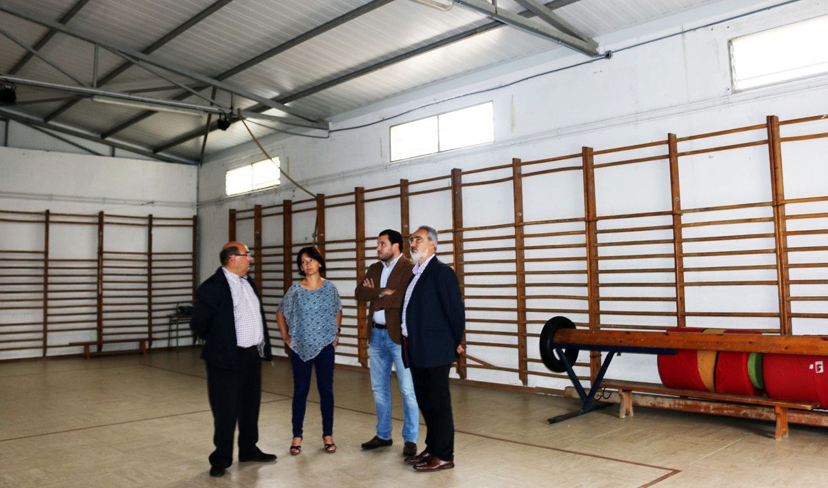 Visita de Cores Tourís y Jorge Cubela a las obras en el CEIP de Tenorio