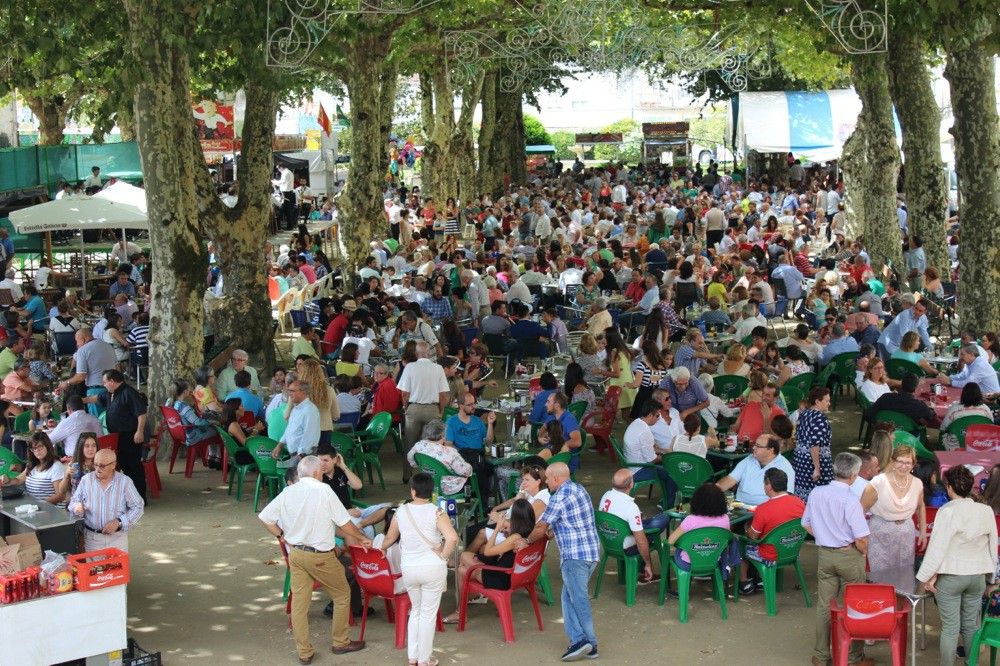 Alameda de Ponte Caldelas durante el concierto de la Banda de Música de Salcedo