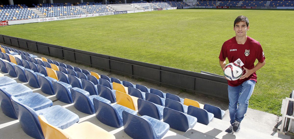 Álvaro Queijeiro en su presentación como jugador del Pontevedra