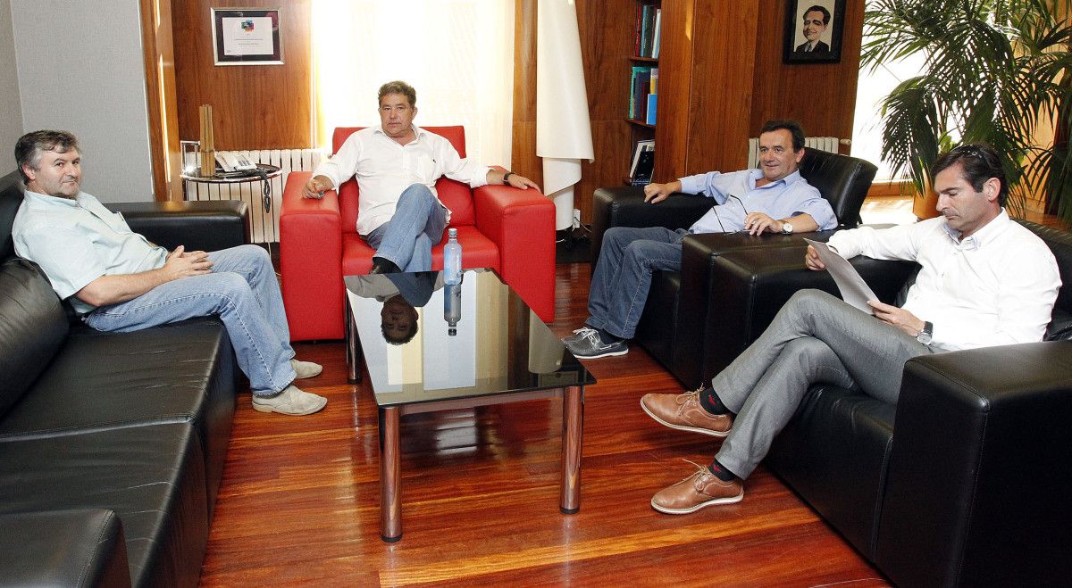 Cumbre de alcaldes de la ría contra la permanencia de Ence en Lourizán