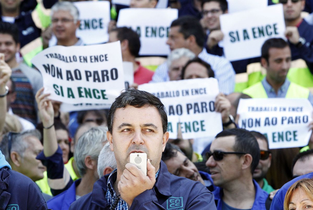 Trabajadores de Ence y de empresas auxiliares en el pleno de la Deputación