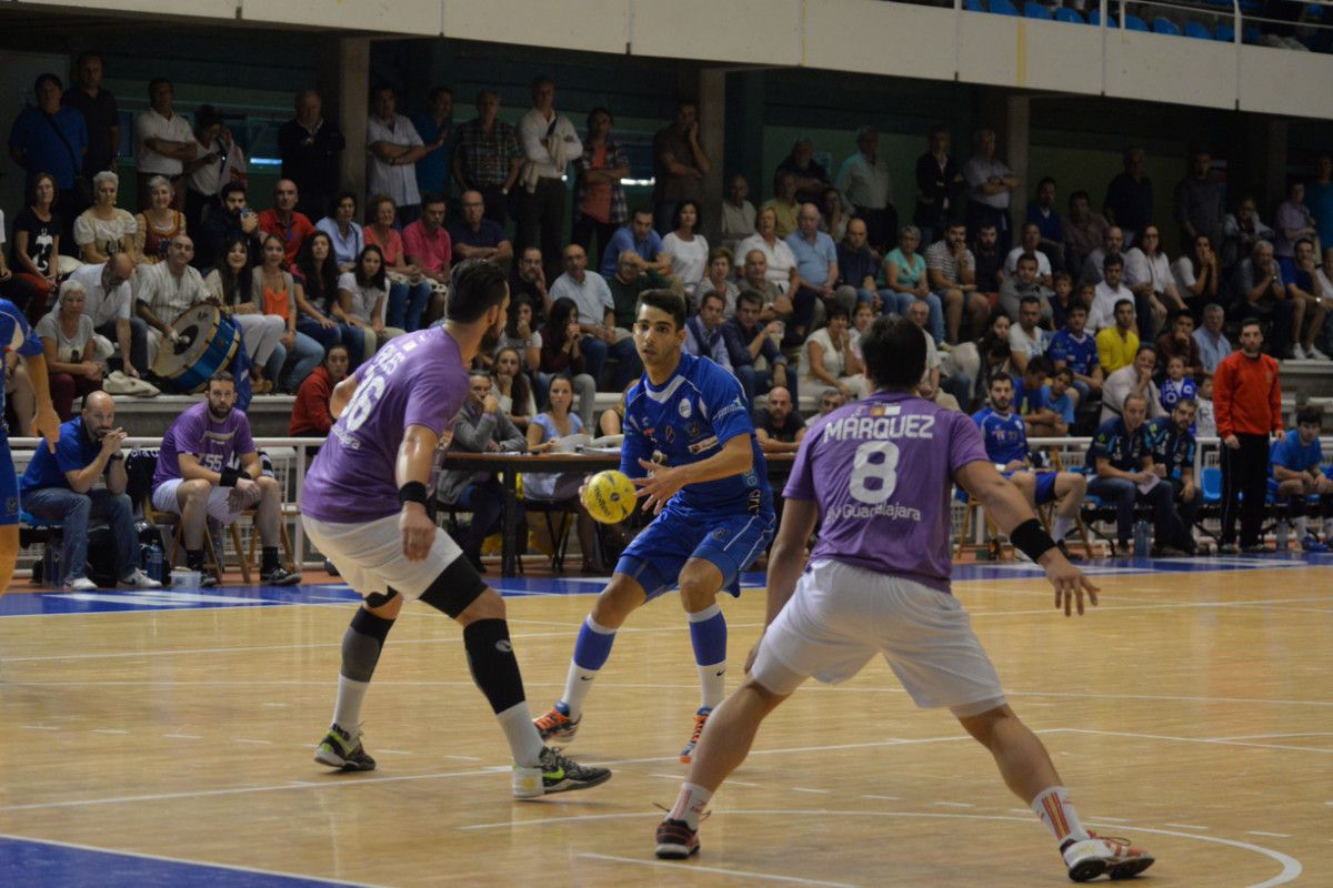 Partido entre Teucro e BM Guadalajara no Municipal