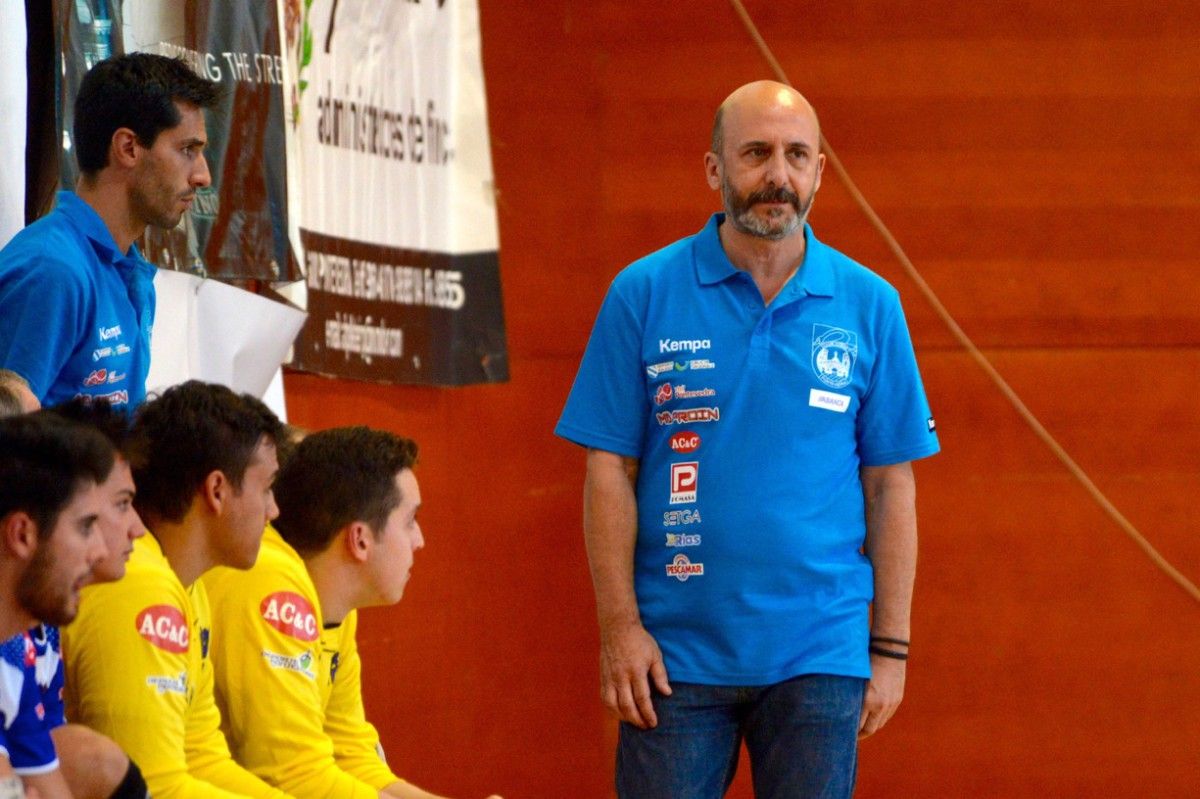 Edín Covelo durante o partido entre Cisne e Alcobendas