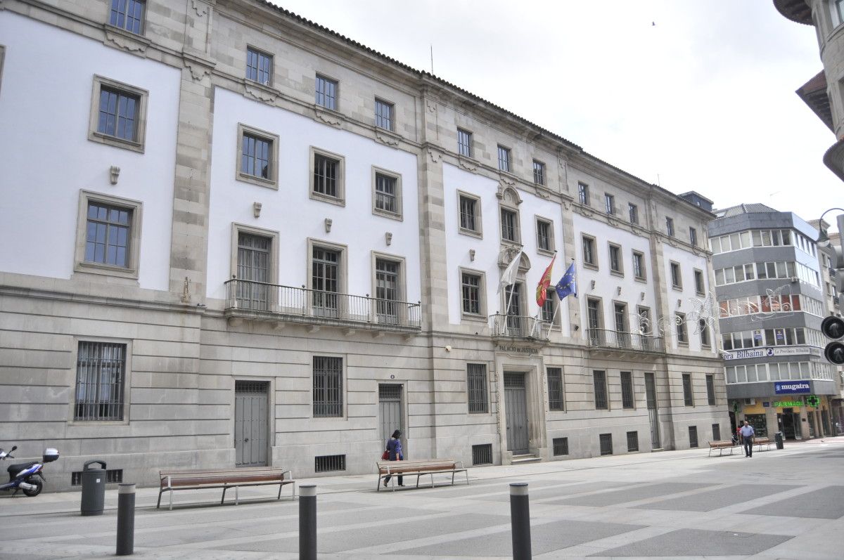 Edificio da Audiencia Provincial de Pontevedra na rúa Rosalia de Castro