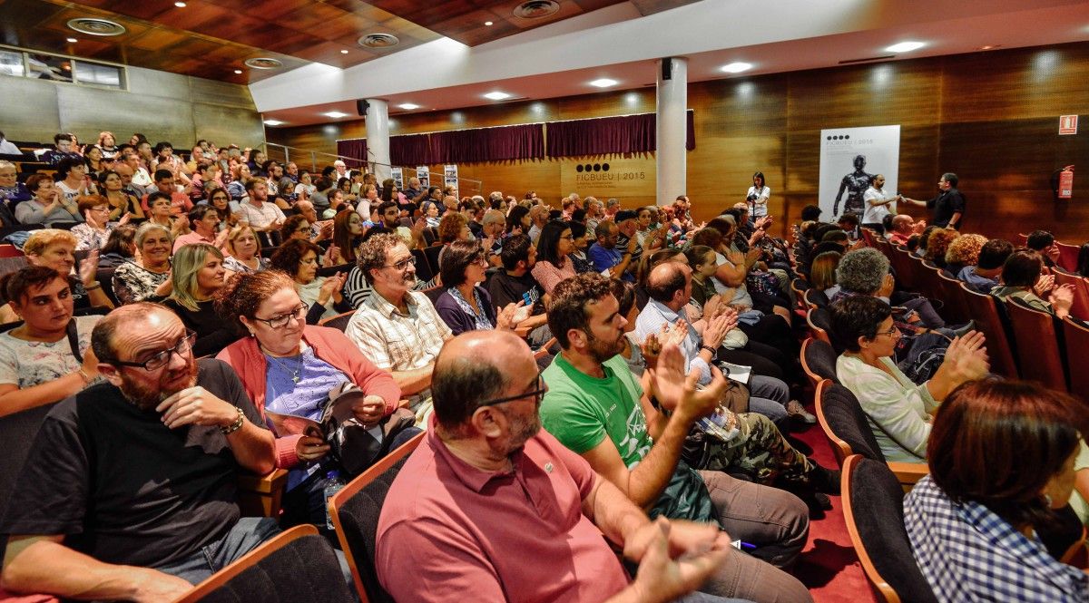 Público en el FICBUEU 2015