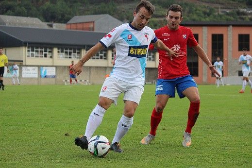 Adrián Camiño, no partido entre CD Barco e Arosa SC en Calabagueiros