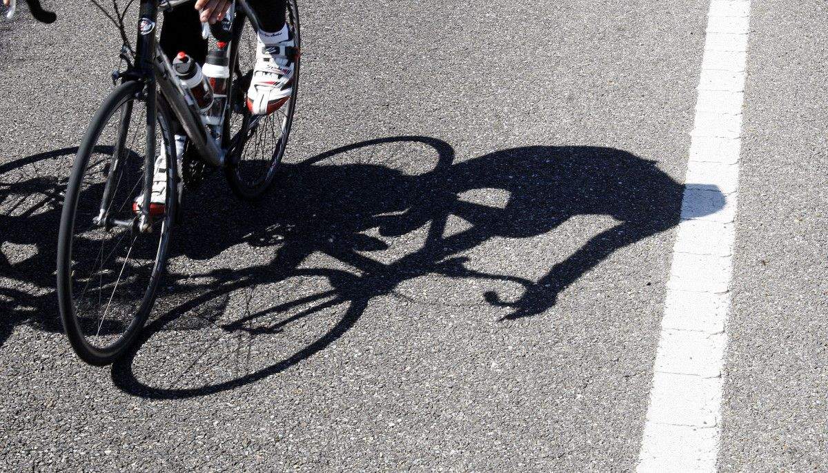 Unha persoa en bicicleta