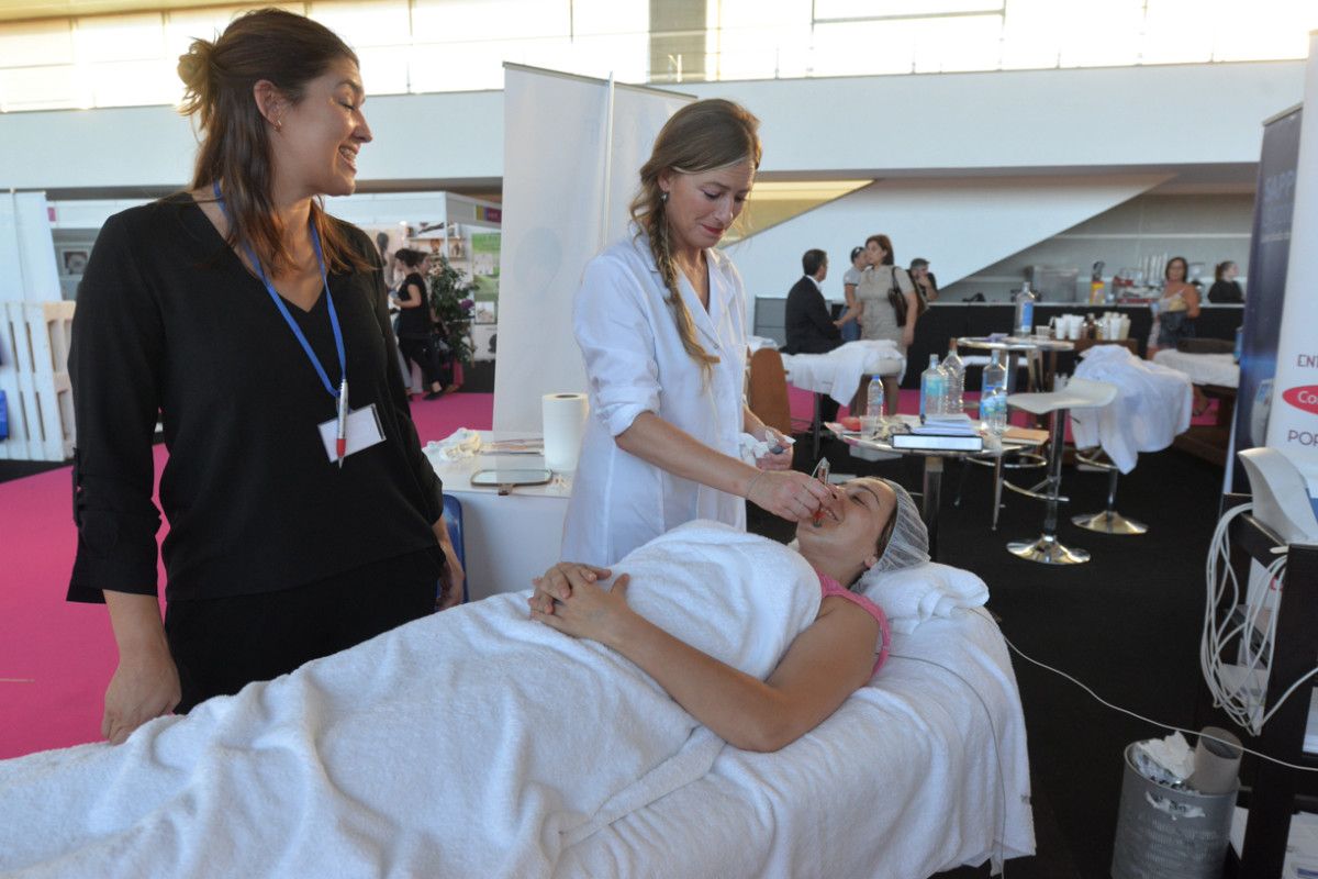 Asistentes á feira Expobeauty no Recinto Feiral