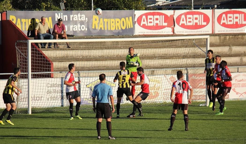Partido entre Arosa y Ribadumia en A Lomba