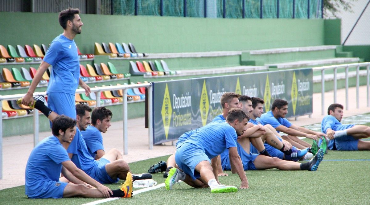Queijeiro (izquierda) con el resto del grupo en el entrenamiento de Príncipe Felipe