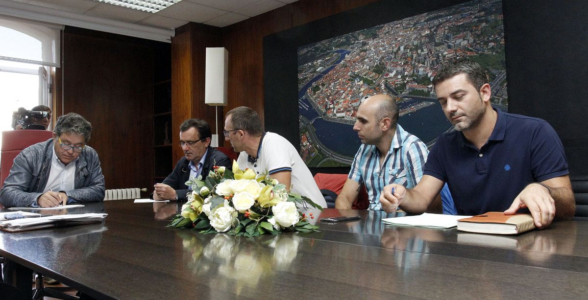 Xuntanza entre o alcalde de Pontevedra e os representantes laborais de Elnosa