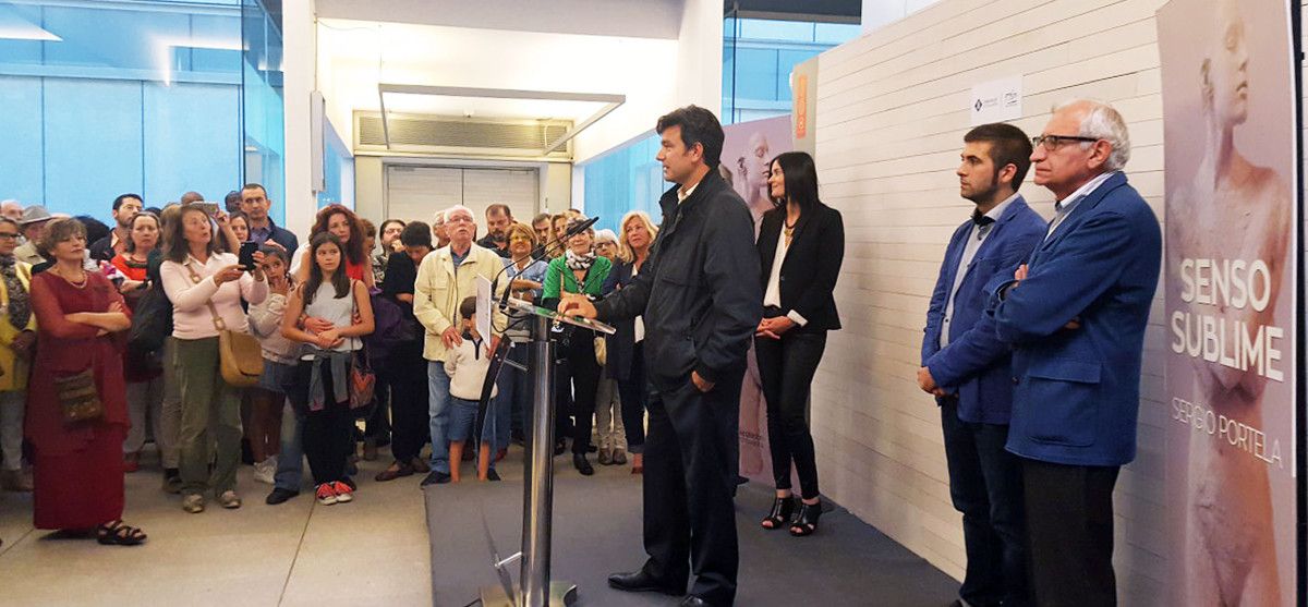Sergio Portela durante a inauguración da exposición sobre a súa obra