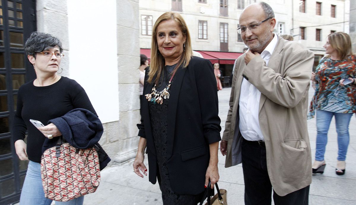 Patricia Vilán, Carmela Silva e Abel Losada, antes do Comité Provincial do PSOE