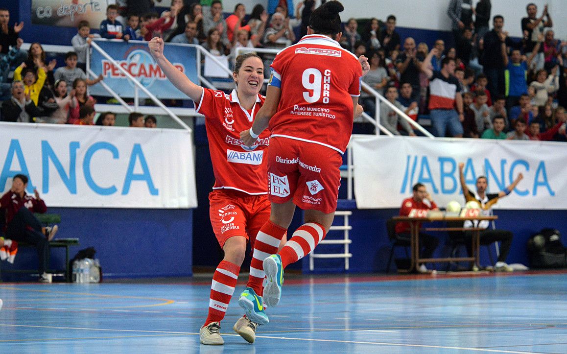 Charo celebra o primeiro gol do Poio Pescamar sobre o Majadahonda na Seca