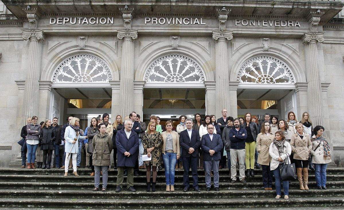 Minuto de silencio en la Deputación Provincial ante el último crimen de violencia machista de Vigo