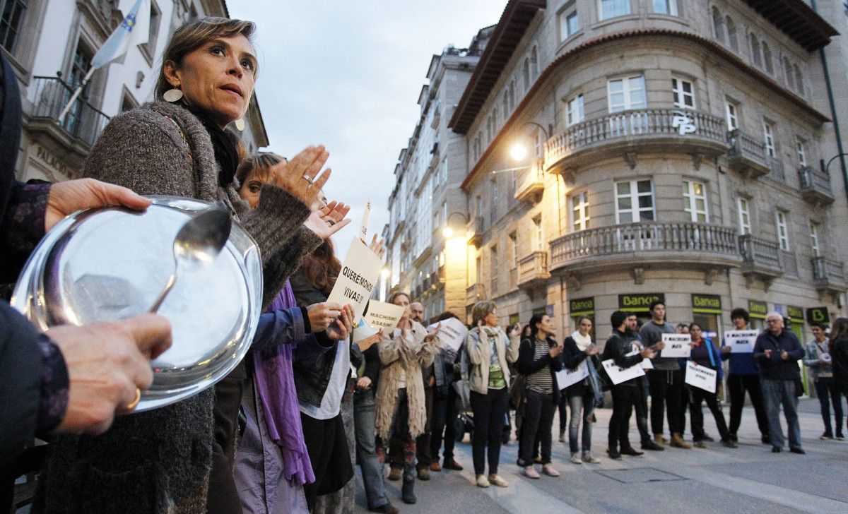 Concentración contra a violencia machista ante a Audiencia logo da morte dunha muller en Vigo
