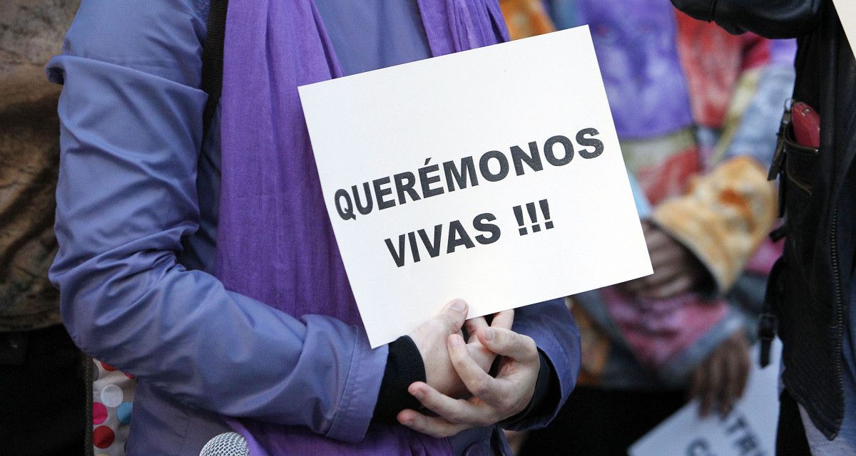 Concentración contra la violencia machista ante a Audiencia tras la muerte de una mujer en Vigo
