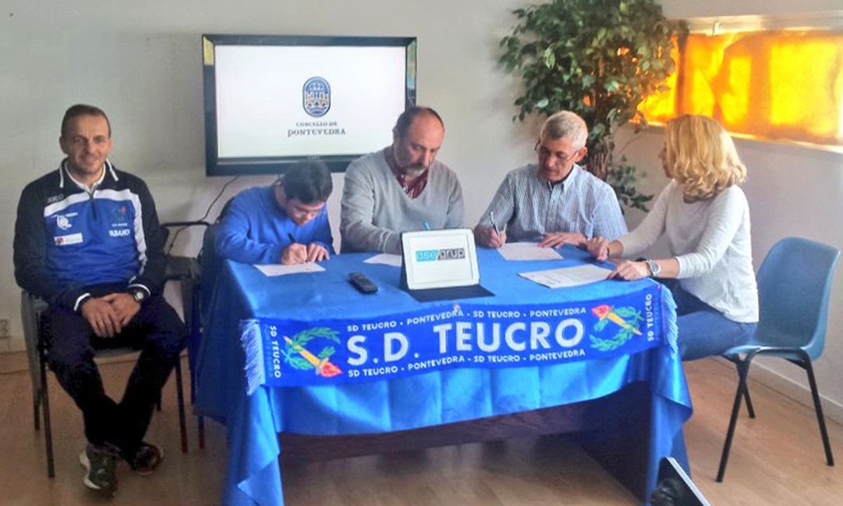 Firma do convenio entre o Teucro e Down-Xuntos