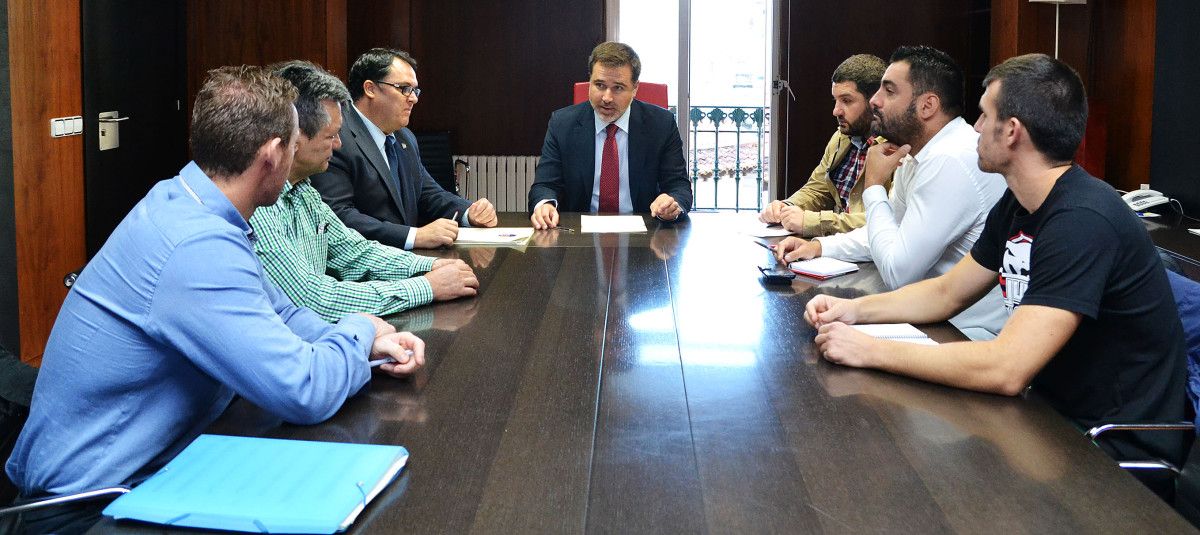 Reunión del PP con representantes de empresas y clubes deportivos de la ciudad