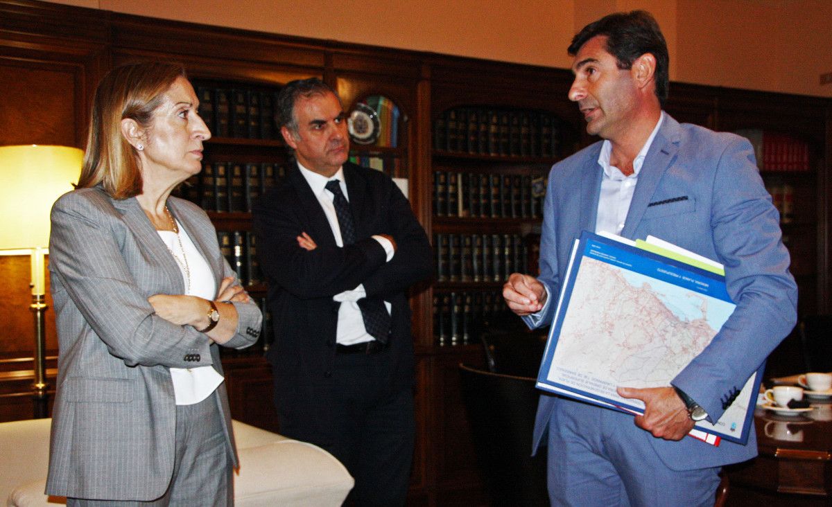 Reunión de Gonzalo Pita e Ana Pastor na Subdelegación do Goberno de Pontevedra