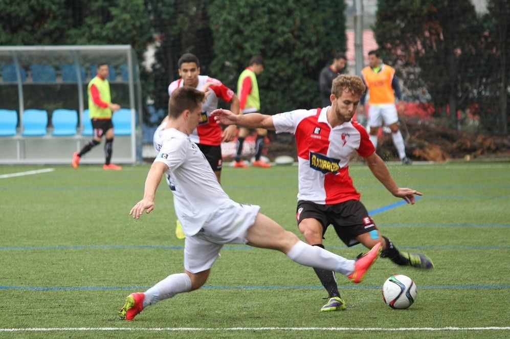 Álex Freire no partido entre Silva SD e Arosa SC na A Grela