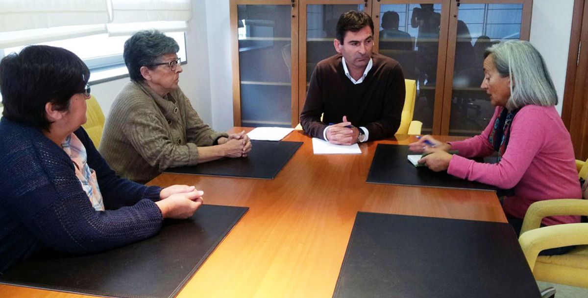 Reunión del gobierno local de Sanxenxo con SOS Panadeira Reunión del gobierno local de Sanxenxo con SOS Panadeira