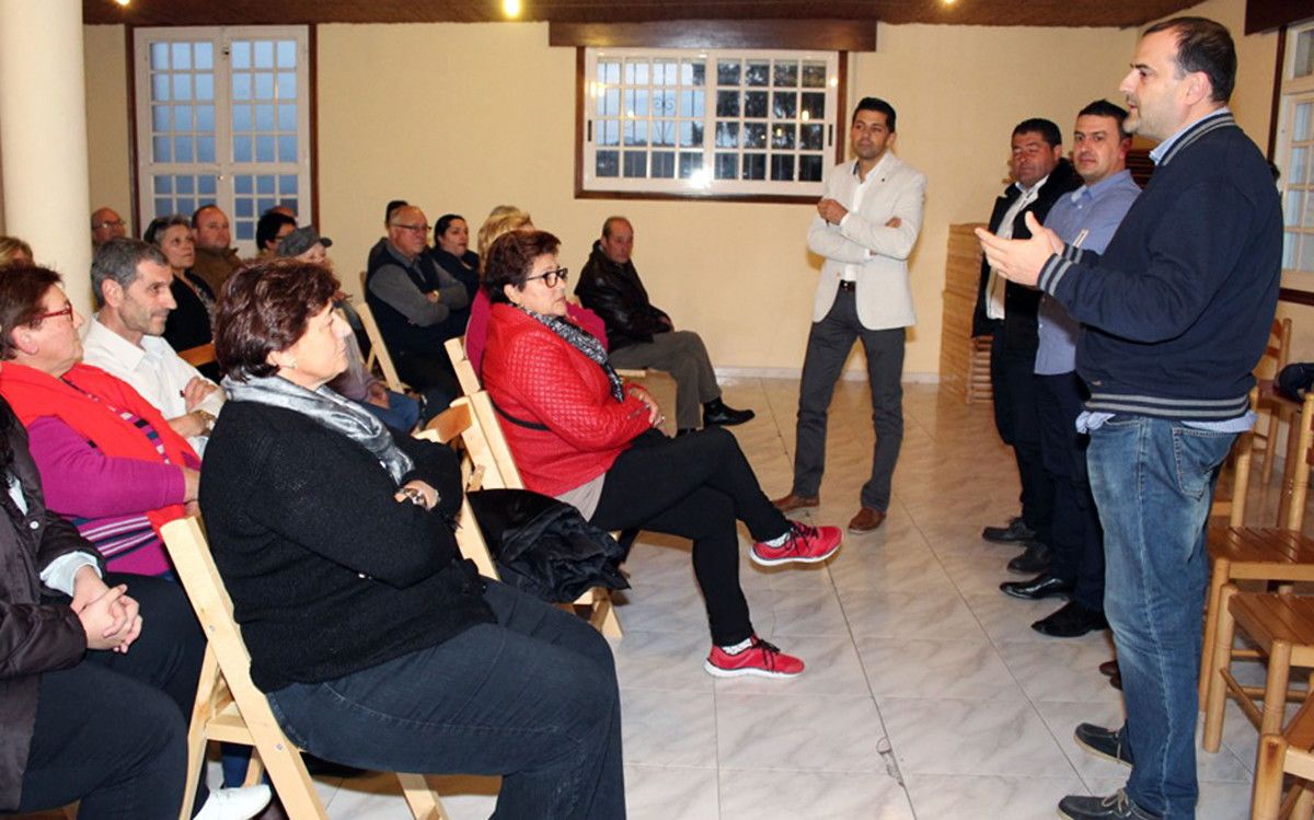 Reunión dos veciños de Laxoso co Goberno local