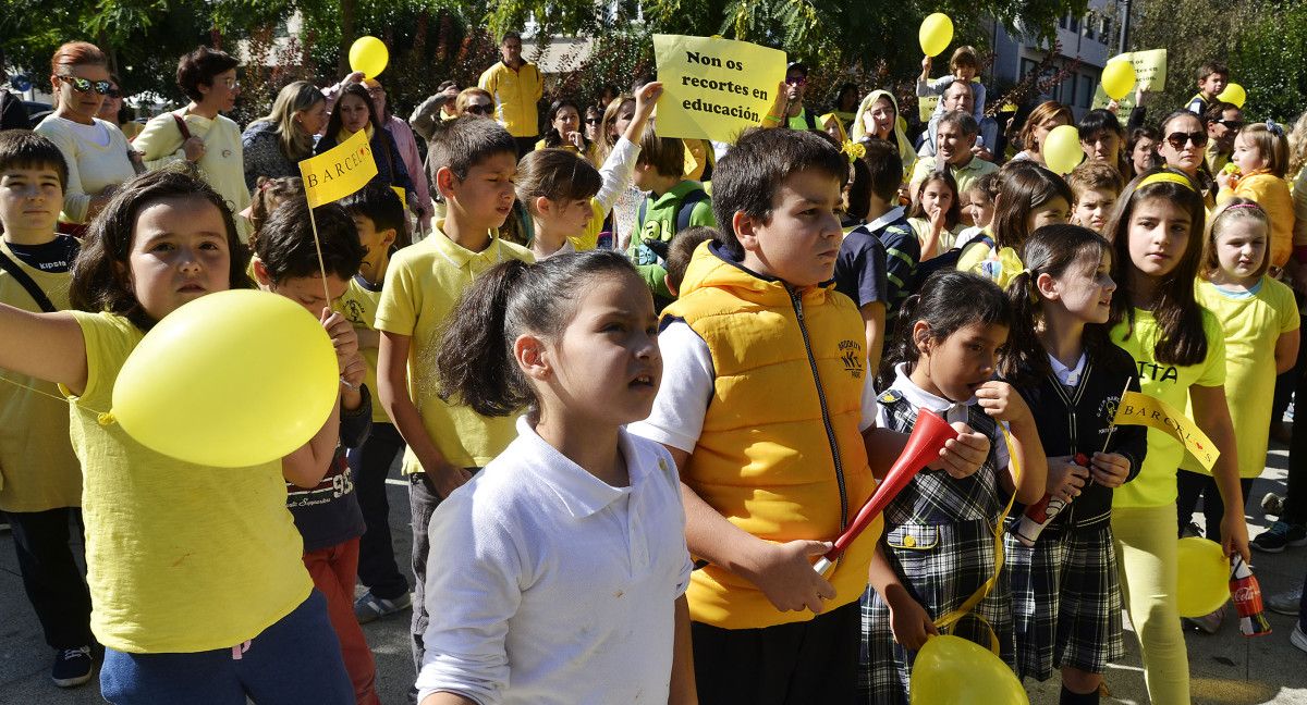 Protesta de padres y alumnos de Barcelos por la supresión de un aula de Infantil