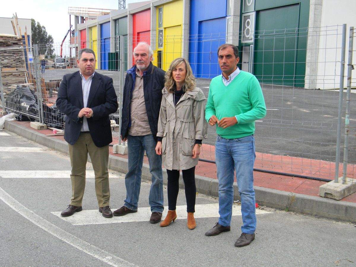 Diputados populares en la visita al polígono industrial de Barro-Meis