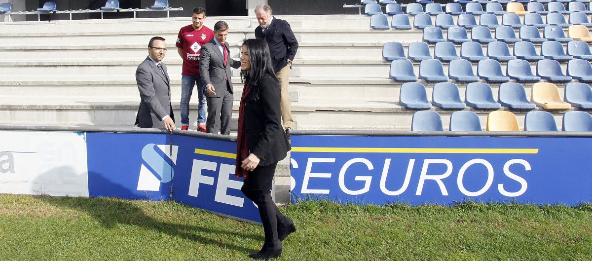 Firma del acuerdo de patrocinio entre Pontevedra y Fe Seguros