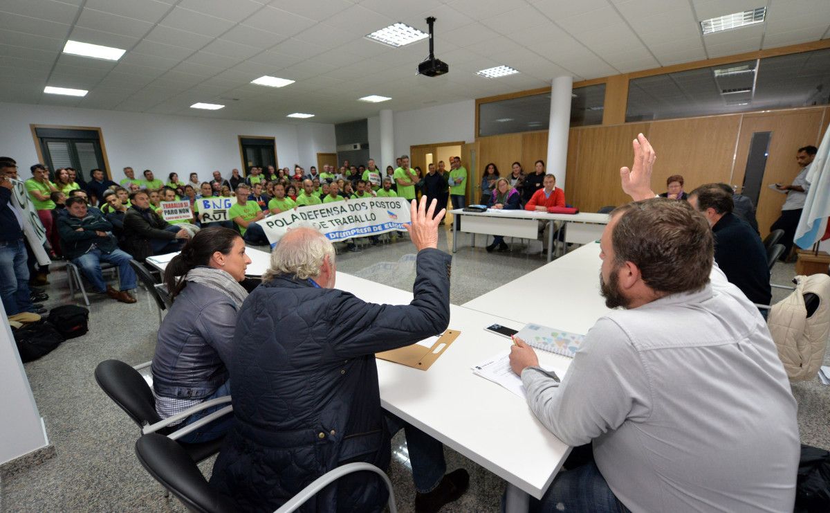 Pleno sobre a continuidade de Ence e Elnosa en Barro